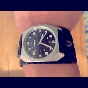 [Nixon scout montre wacth]